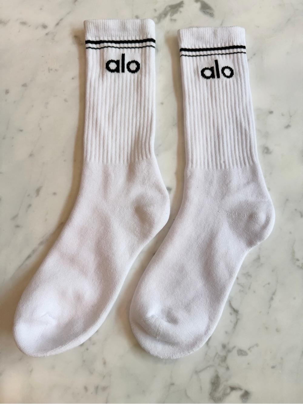 ALO Yoga Unisex White Crew Socks with Black Logo size 7-9